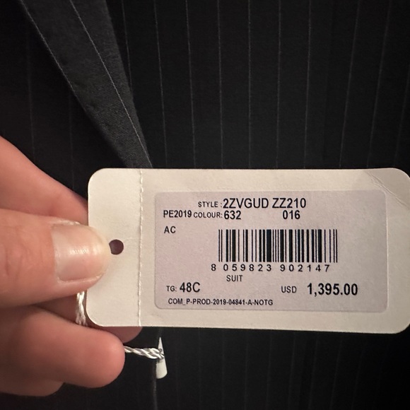 Brand new Armani Collenzioni pinstripe suite 48C - Picture 2 of 3